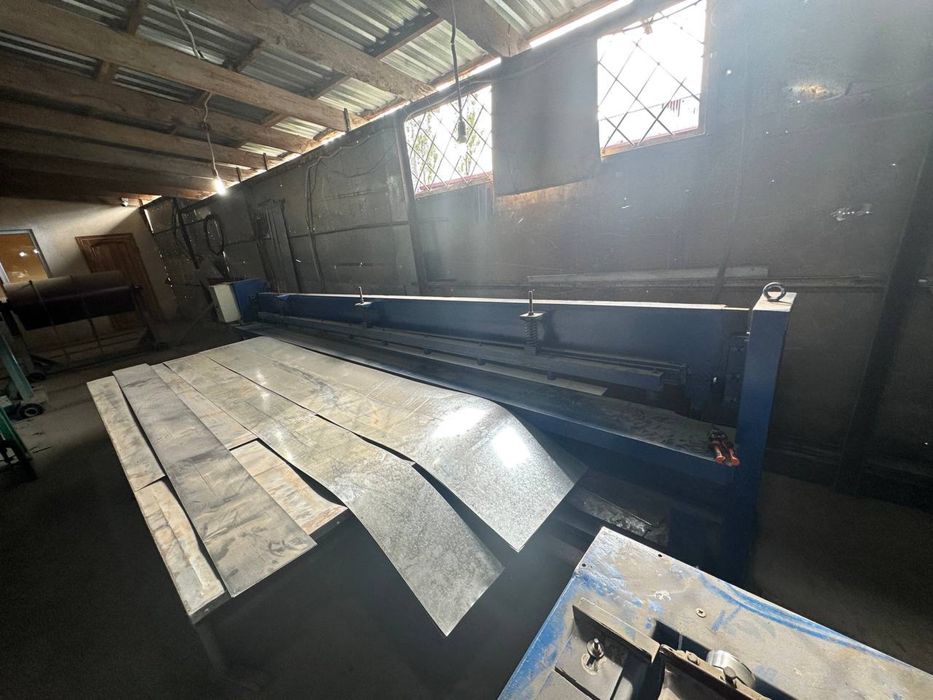 Профнастил ускунаси сотилади