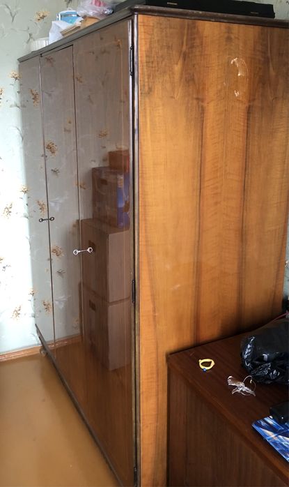 Шифоньер из ореха