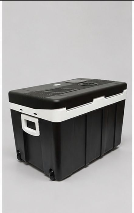 Lada frigorifica Auto (Răcește și îngheață ) Germany 65 L, 12V/24 48W cu adaptor 220V, racire pana la min -1 C incalzire 50-65 C Produs NOU