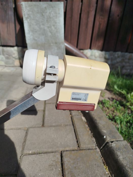 Antenă Satelit cu  LNB Quad (4 ieșiri)