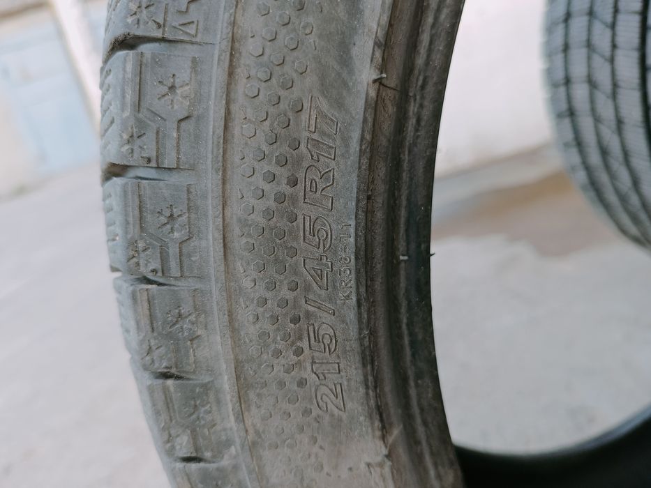 Продам зимние шины 215/45/17