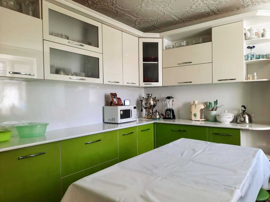 Продаю дом,  4 комнаты, в центре