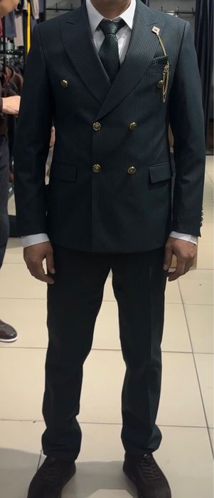 Продам костюм новый