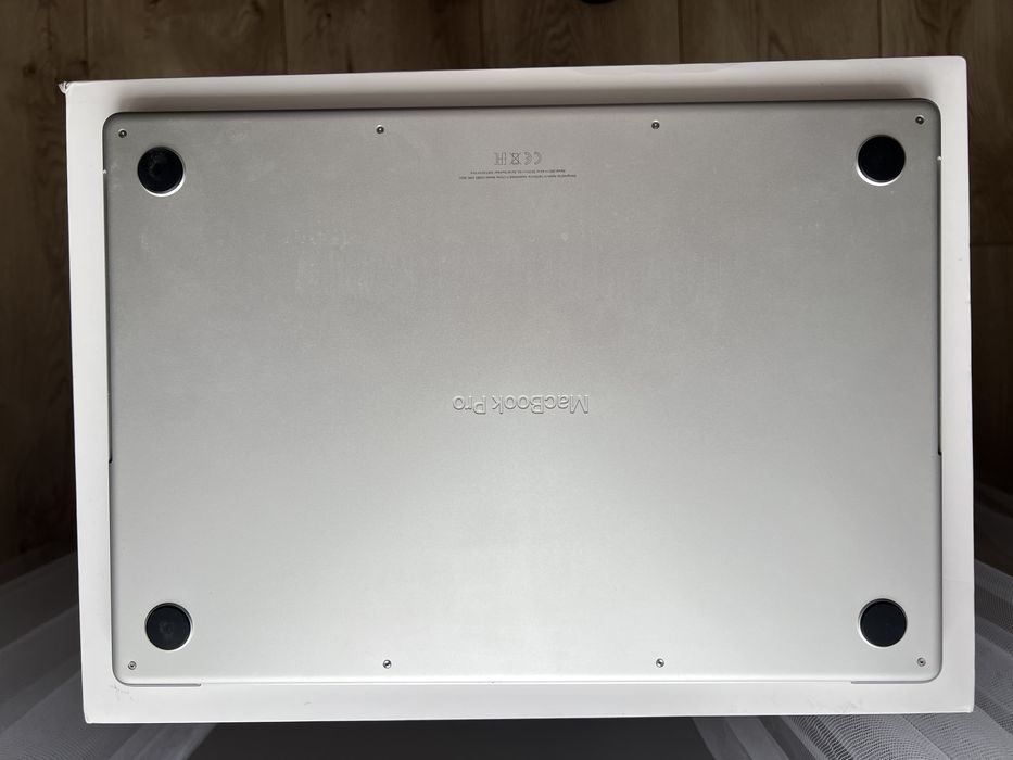 Laptop MacBook Pro M1 PRO 16 inch 1Tb SSD + carcasa transparentă