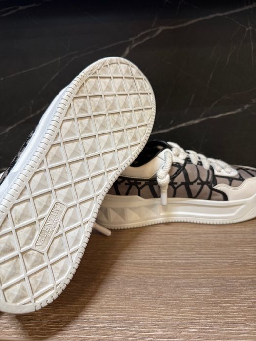 Обувки Валентино