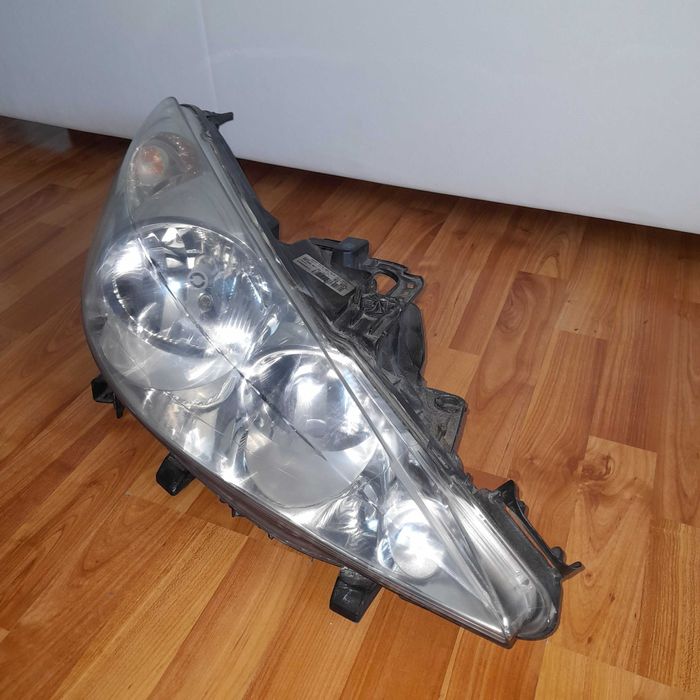 Фар десен за пежо 207