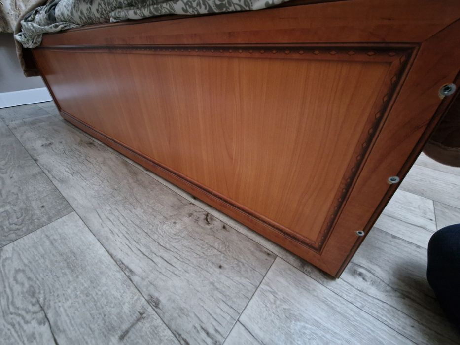 Кровать двуспальная с матрасом