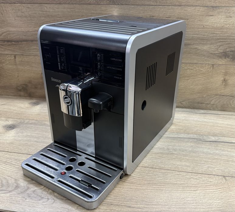 Продавам кафемашина Saeco Moltio Type:HD8769