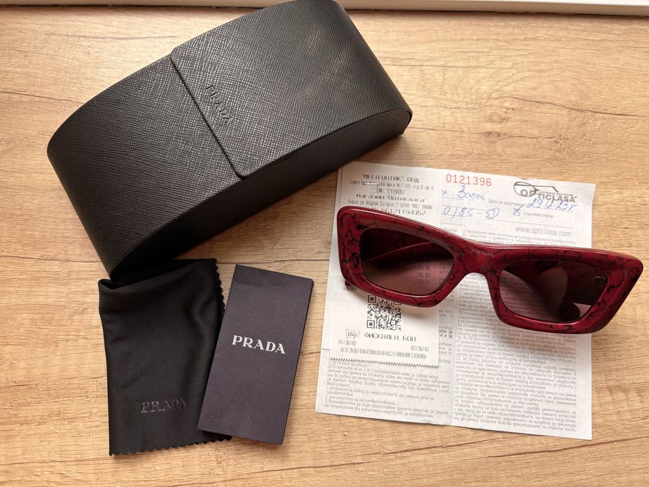 Слънчеви очила Prada Red Marble