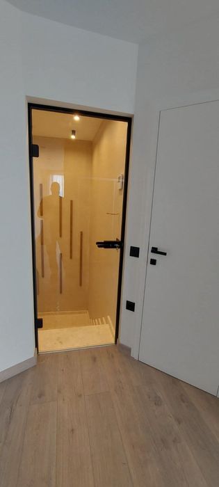 Изработка на душ кабини, паравани, остъкления за тераси и  врати