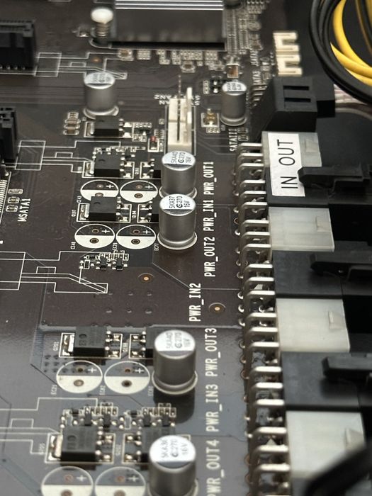 Майнинг бокс minebox за 12 карти