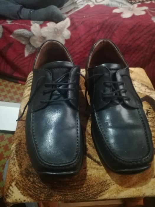 Vand pantofi de bărbat