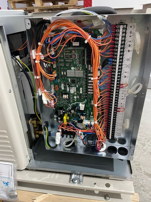 Pompa de caldura 8 kw -Hitachi