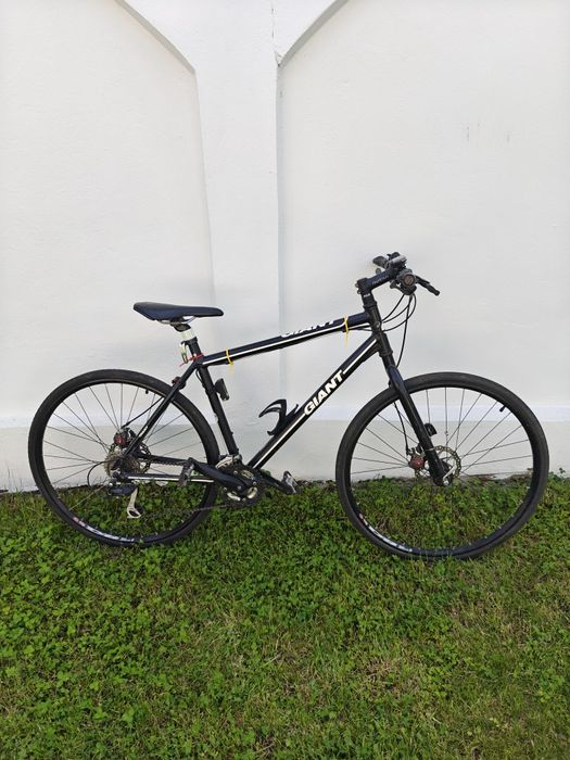 Bicicleta City 28" Giant Escape , Satin Black - Frane pe disk , stare foarte buna de functionare