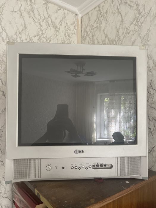 Продам телевизор