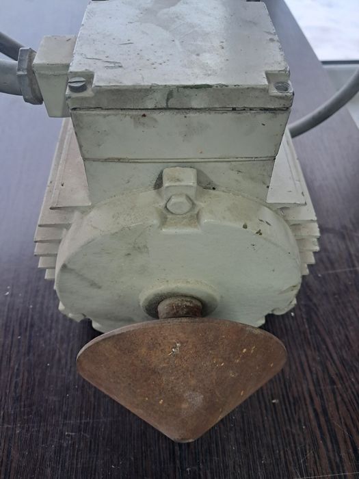 Продам электродвигатель