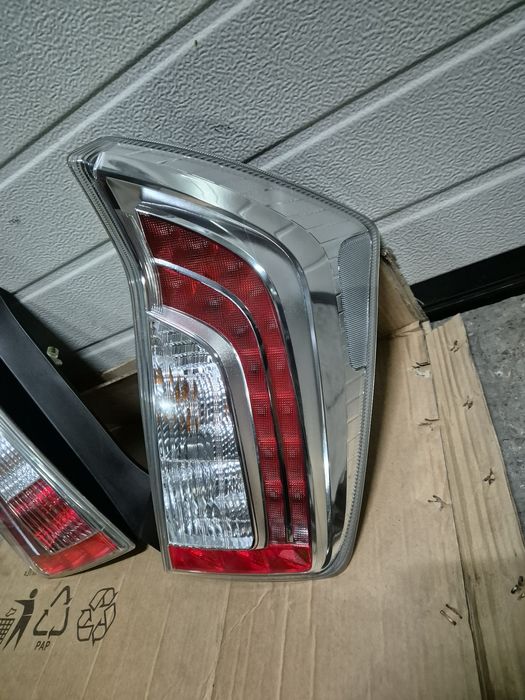 Triple/Stopuri Toyota Prius 3 Facelift 2012-2015. Volan stinga.