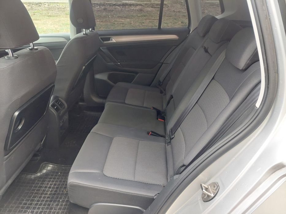 Vând Golf  7  PLUS. 1,6 Tdi.  110Cp.  An  2015