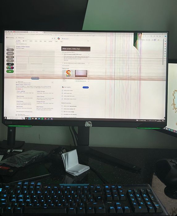 Samsung Odyssey G7 27” 4K 144Hz – ecran spart / defect