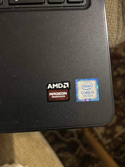Лаптоп Dell core i5 7th gen