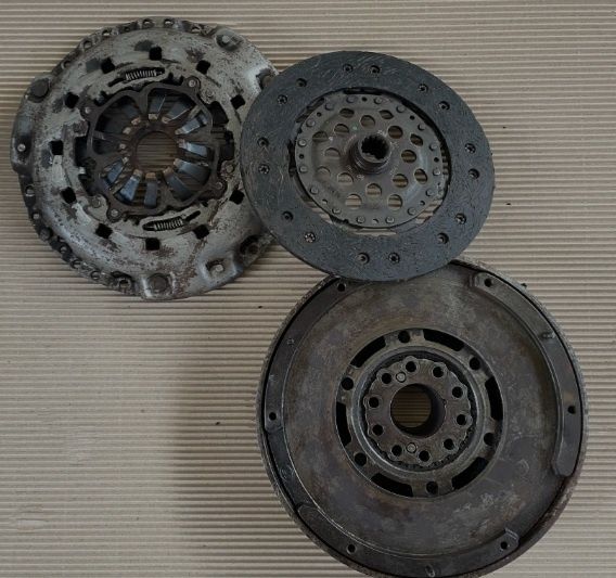 Kit ambreiaj 2.2 dti Frontera / Vectra C / B / Zafira A / Astra G