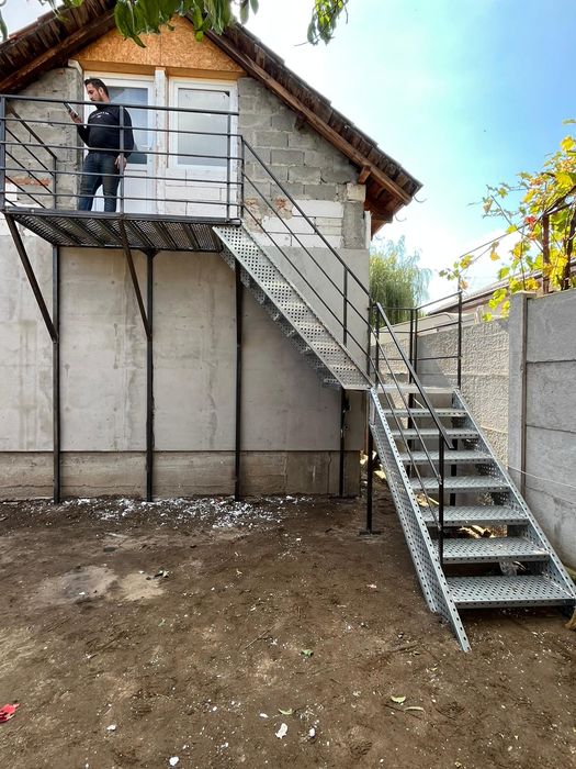 Scări metalice zincata