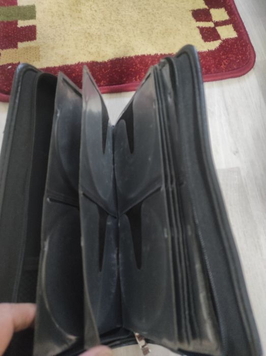 Продам футляр для дисков