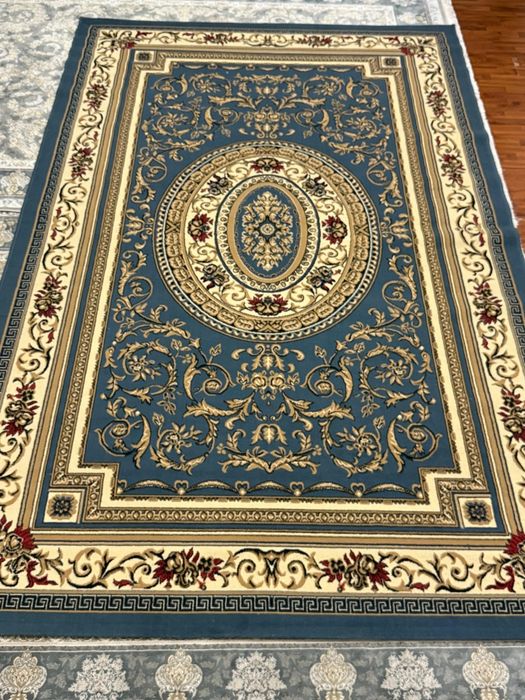 Продам ковёр состояние Б/У.Размер 2.5 м на 4 .Состояние отличное