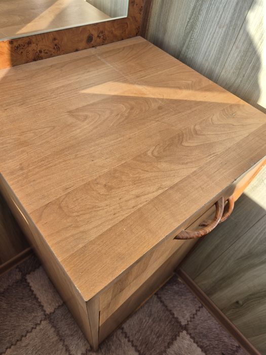 Шка б/у в прихожую с зеркалом