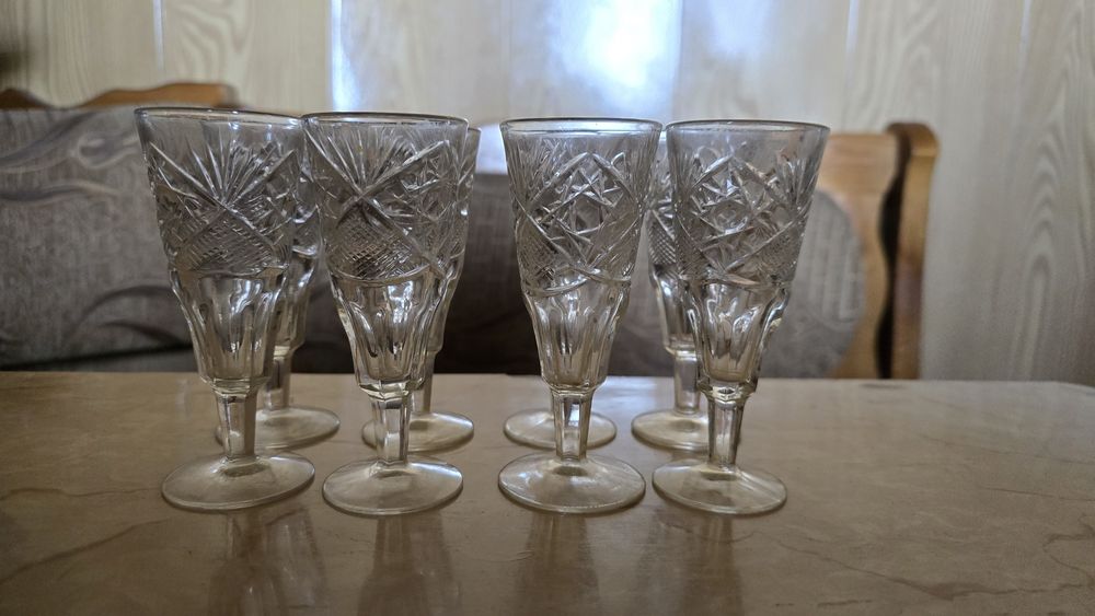 Рюмки хрустальные 8 штук