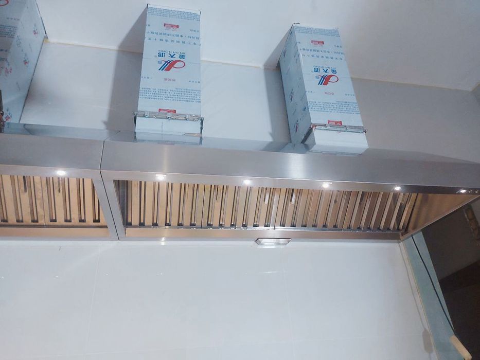 Вытяжка из нержавейки