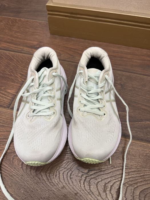 Маратонки на Asics-