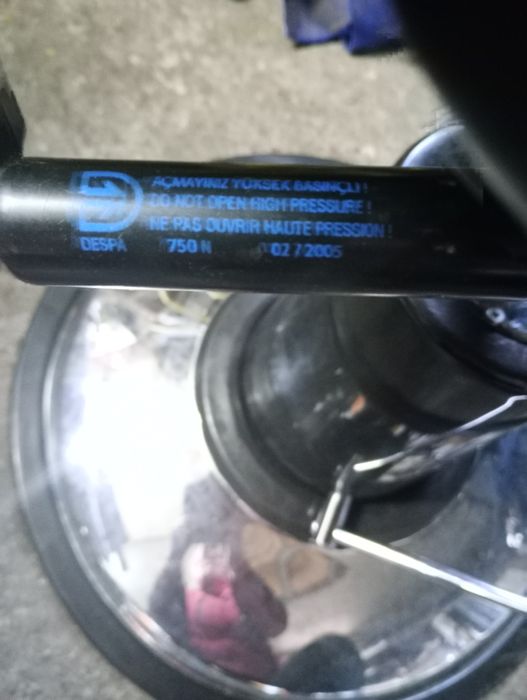 2 Броя Бръснарски столове