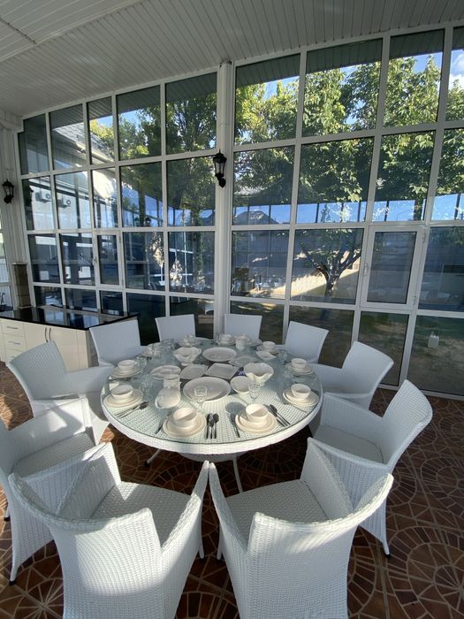 Продам 2 набора ротанг столы