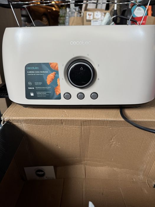 Тостер за  четири филии CECOTEC