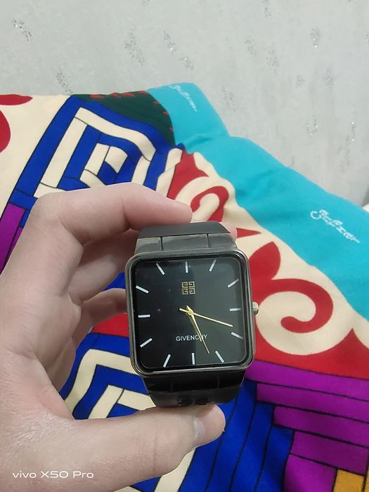 Часы Givenchy батарею  нужно заменить