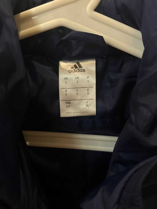 Куртка adidas  оригинал размер S
