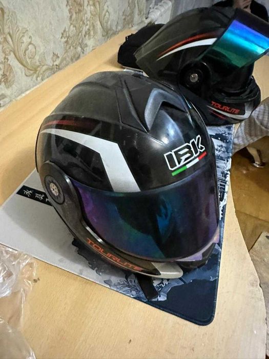 Продам каску для мопеда и мото.