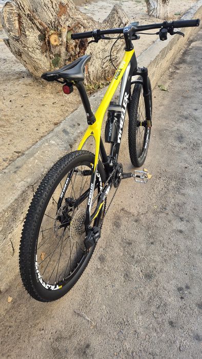 Продам велосипед на карбоновой раме, в идеальном состоянии, торг умест