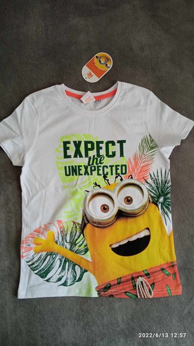 Детски тениски на H&M и пуловер на LC Waikiki