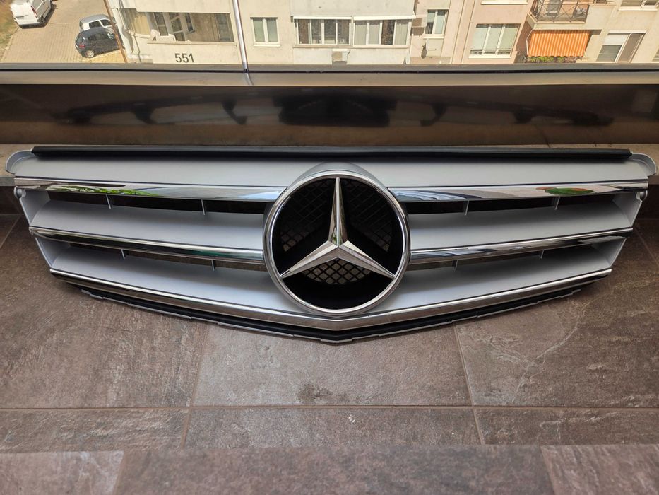 Решетка/маска с емблема тип AVANTGARDE за Mercedes W204