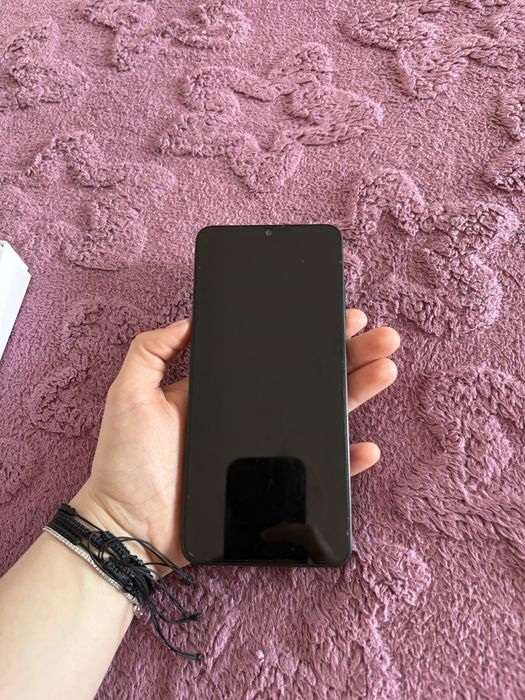 Vand telefon honor este aprope nou foarte putin folosit pret negociabi