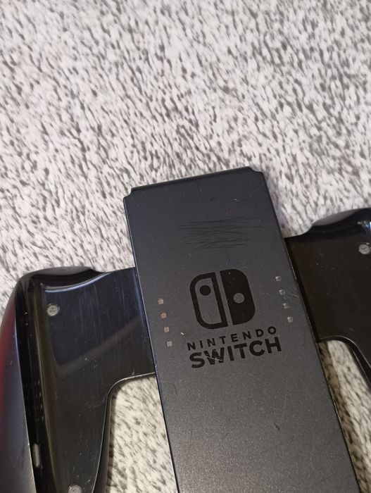 Nintendo Switch V2 (HAC-001-01) + Mario Kart 8, Animal Crossing, Luigi's Mansion 3