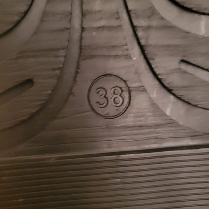 Papuci Louis Vuitton,  noi, 38, preț fix