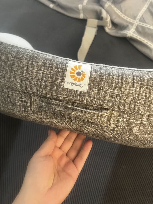Ergobaby подушка для кормления