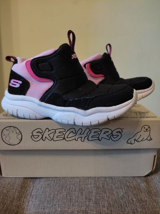 Продам сапожки и кроссовки для девочек