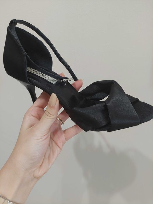 Обувки за латино танци