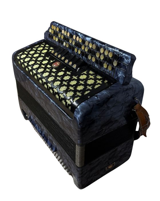 Продам баян в Костанае