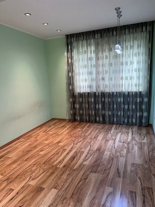 Фархадский рынок, трехкомнатная на втором этаже