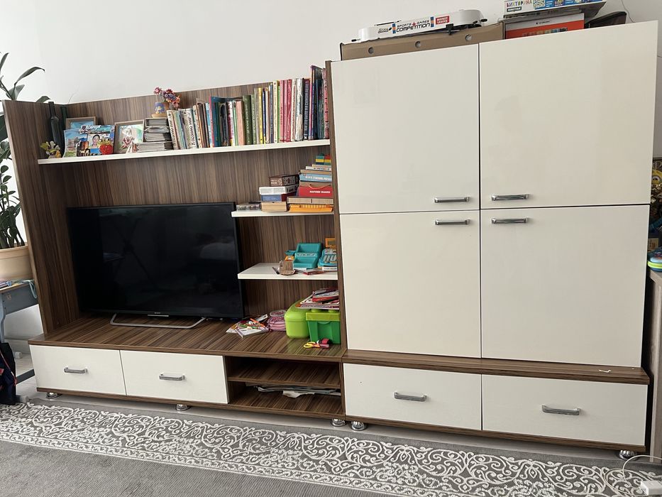 Продается стенка в гостинную Горка